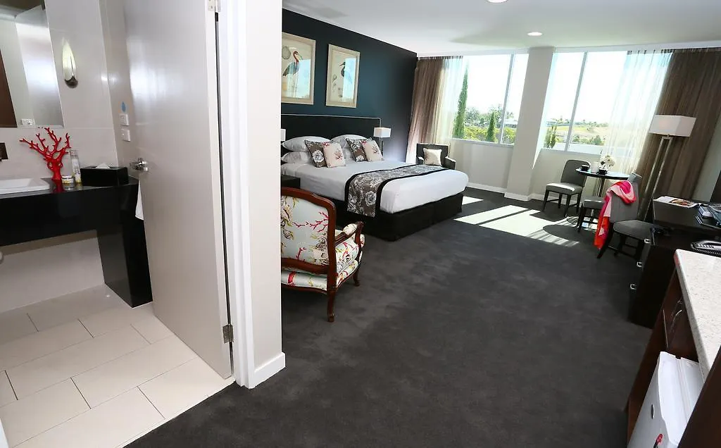 Springfield Lakes Boutique Hotel