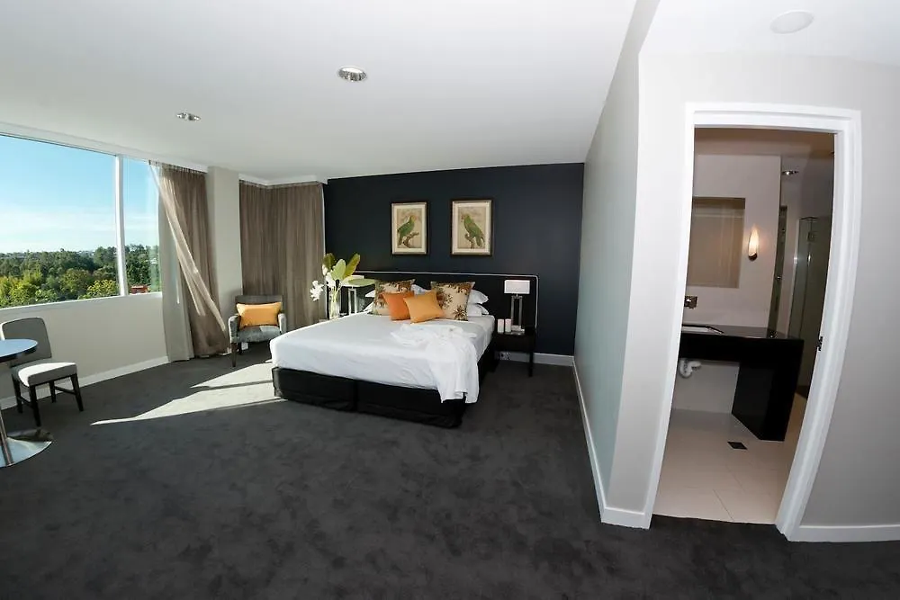 Springfield Lakes Boutique Hotel