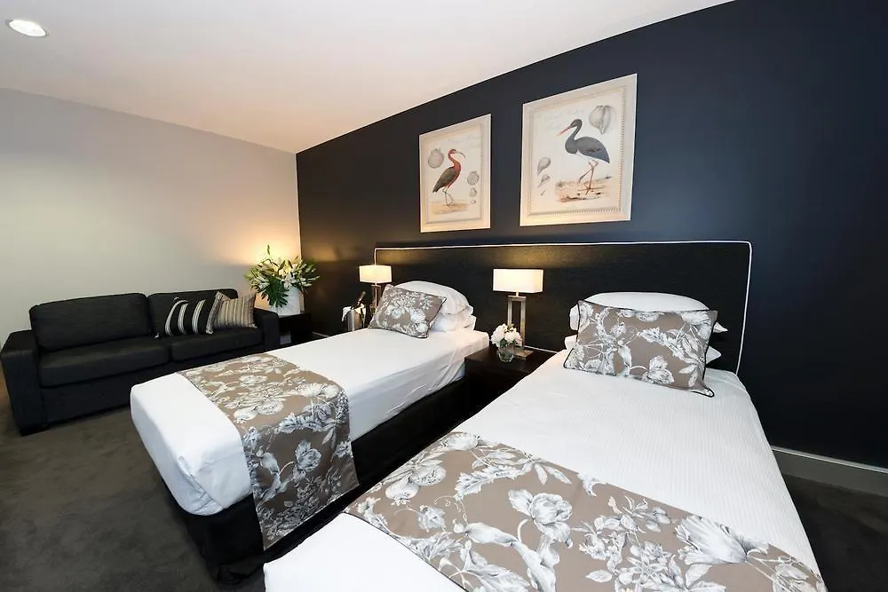 Springfield Lakes Boutique Hotel