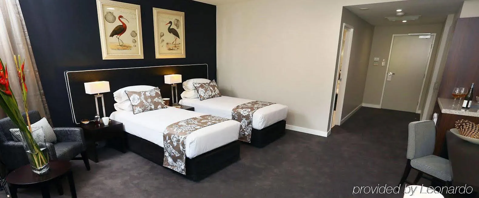Springfield Lakes Boutique Hotel