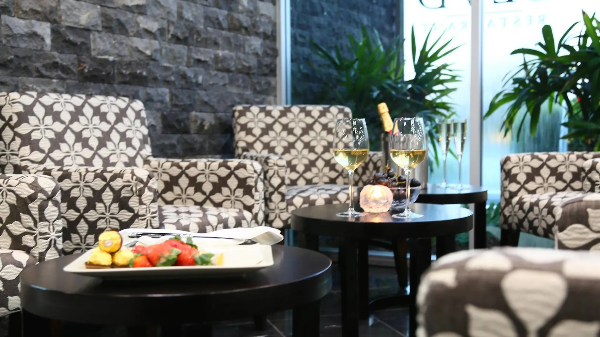Springfield Lakes Boutique Hotel